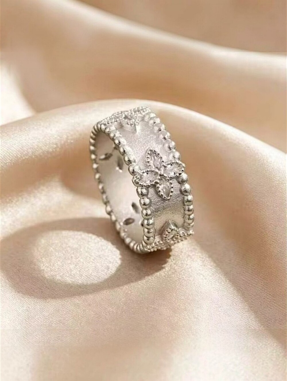 Size 8 Plated Platinum Cubic Zirconia Four-Leaf Clover Inlaid Copper Ring NWOT